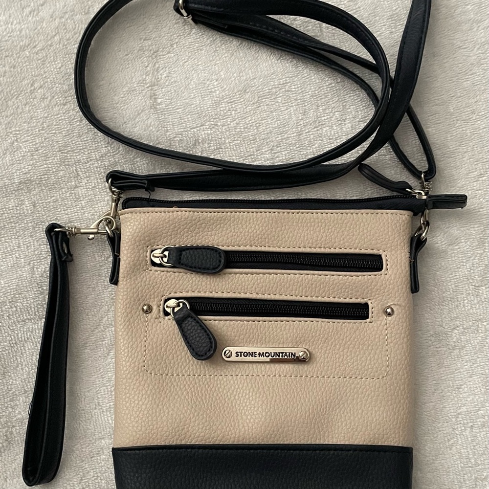 Stone Mountain Accessories Beige and Black Crossbody Bag